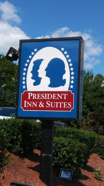 President Inn & Suites image 4