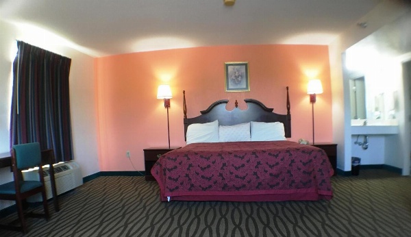 President Inn & Suites image 10