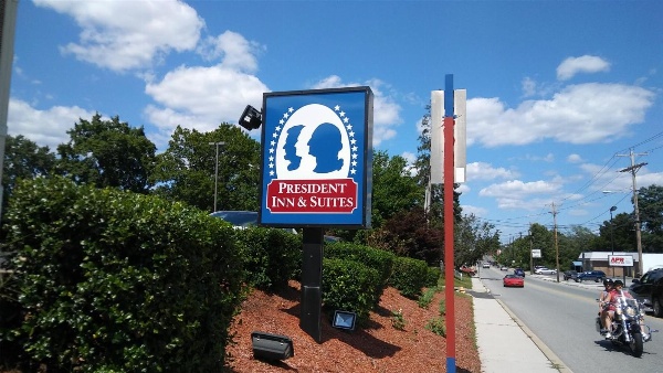 President Inn & Suites image 2