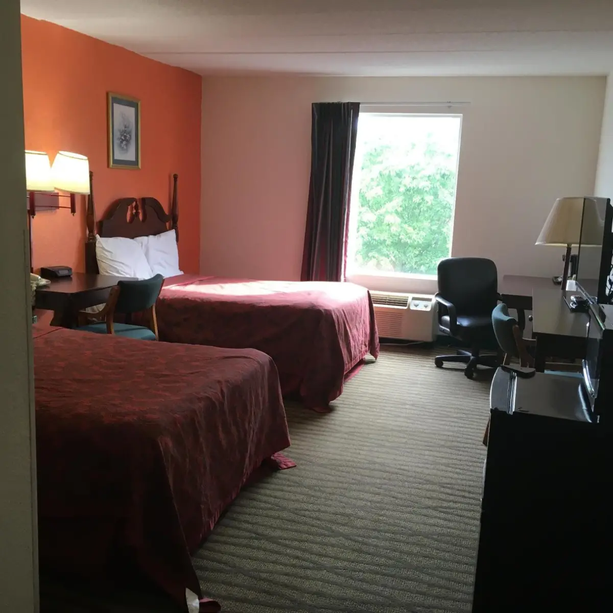 President Inn & Suites 7