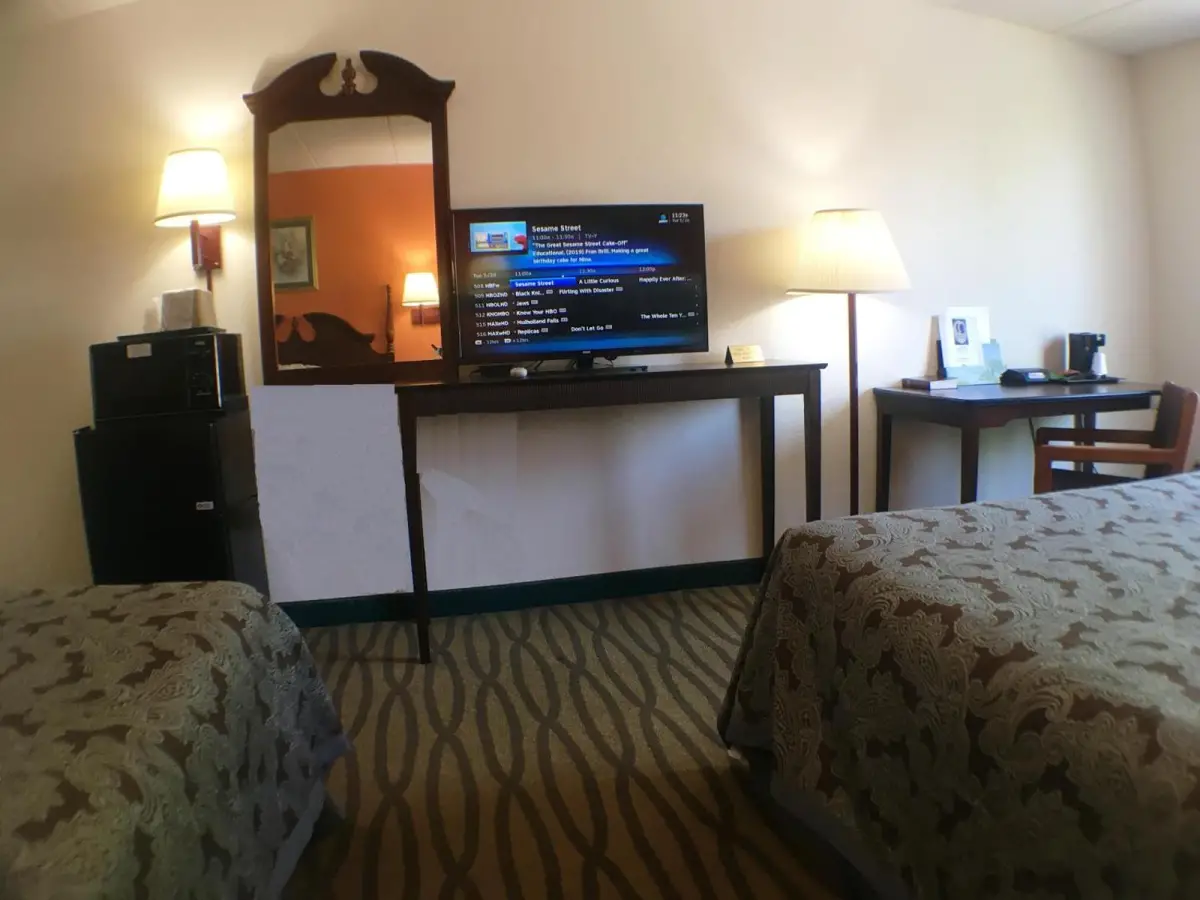 President Inn & Suites 9